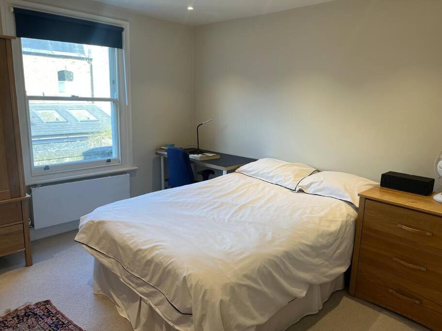 Four Bedroom Modern Victorian Wandsworth House 런던 외부 사진