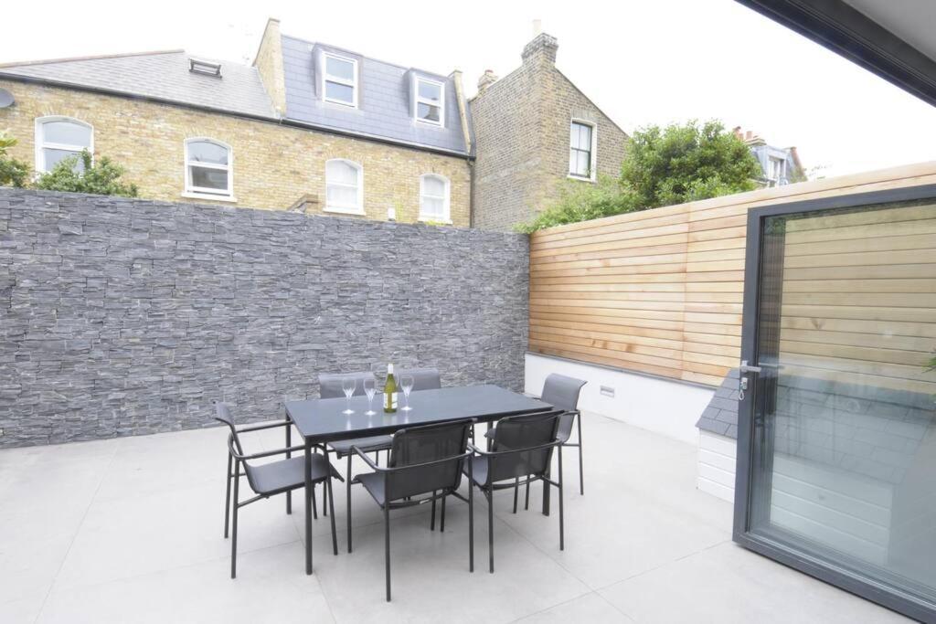 Four Bedroom Modern Victorian Wandsworth House 런던 외부 사진