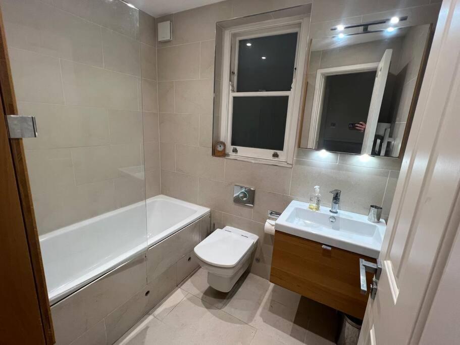 Four Bedroom Modern Victorian Wandsworth House 런던 외부 사진